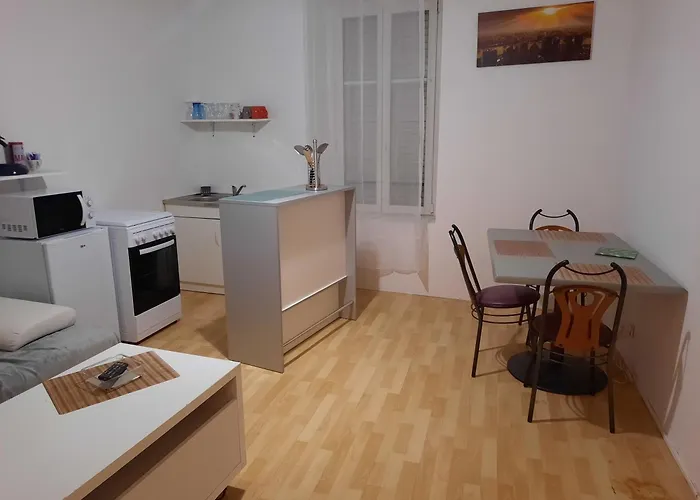 Aux Portes De Nancy , Avec Parking Gratuit * Frouard